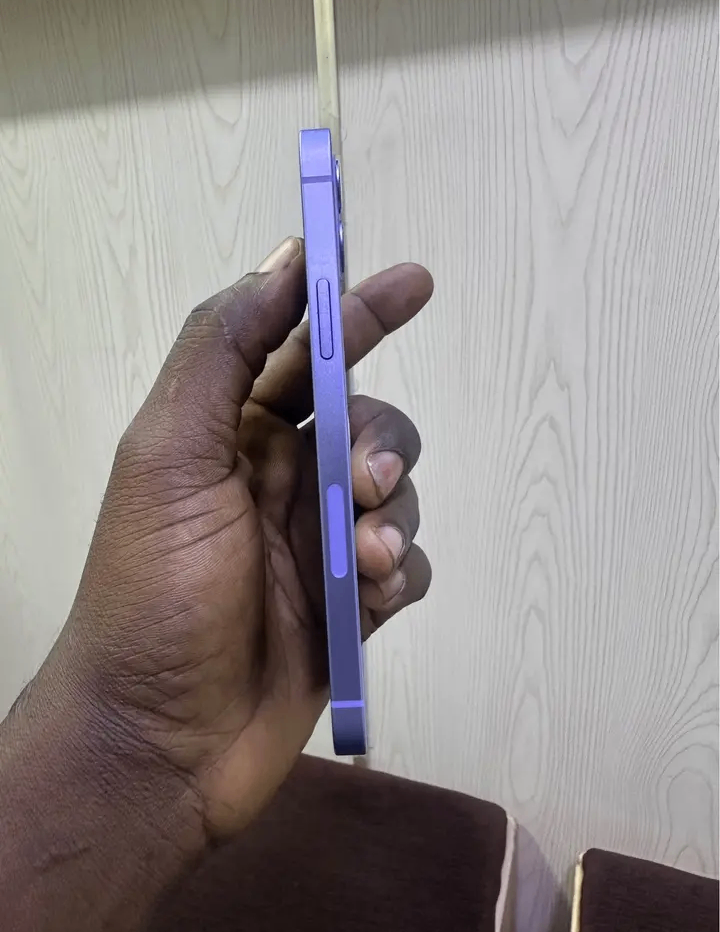 Smartphone moderne violet 128Go