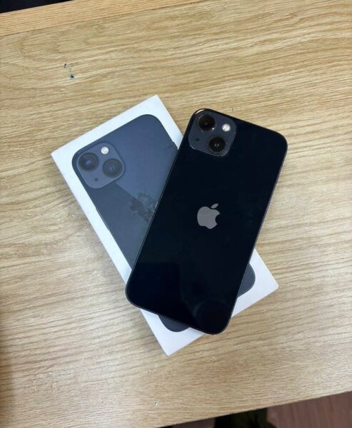 iPhone 13 simple noir