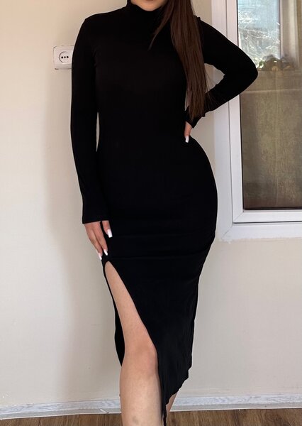 платье длинное с вырезом