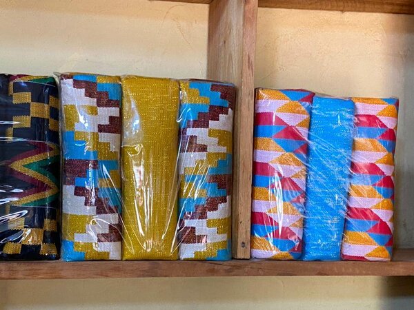 Weaving Kente