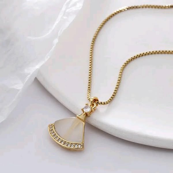Lady’s necklaces 