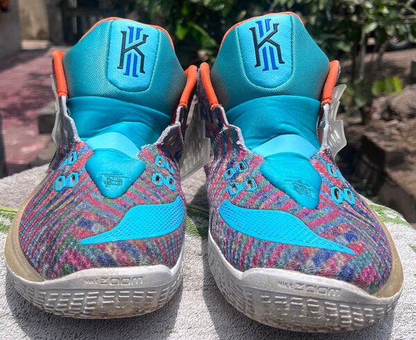 NikeKyrie Low 2 'Multi-Color'