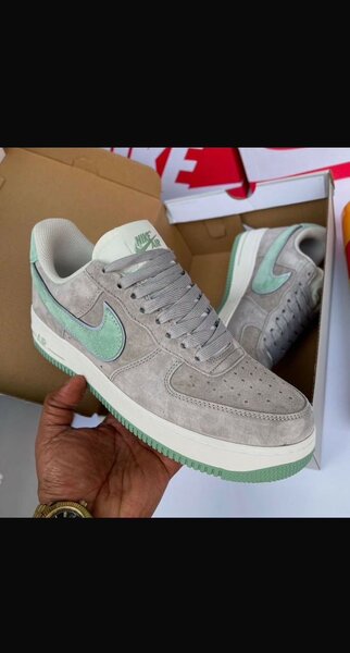 Sneaker Home