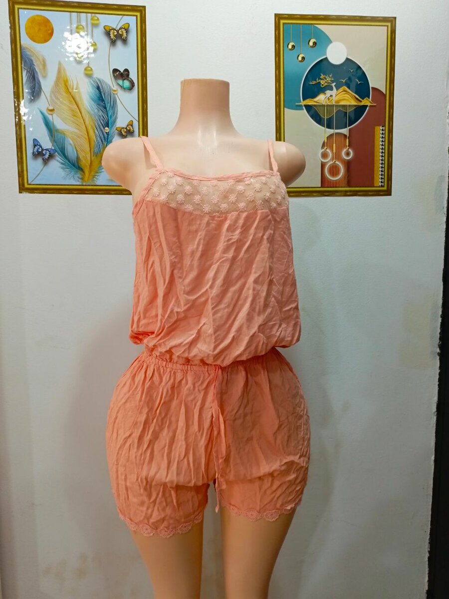 Combinaison légère en dentelle