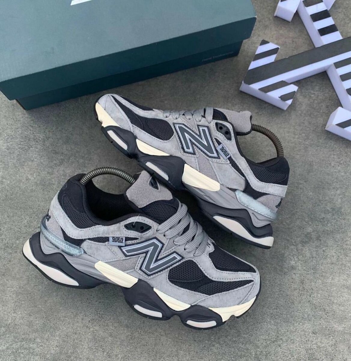 NEW BALANCE 9060