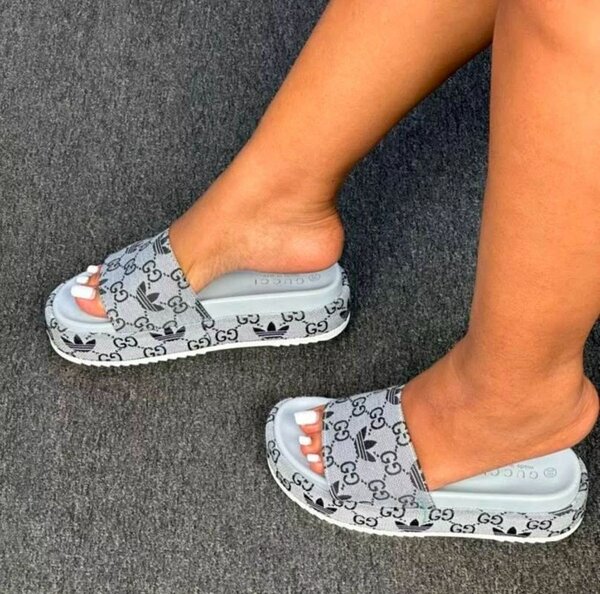 Ladies slippers