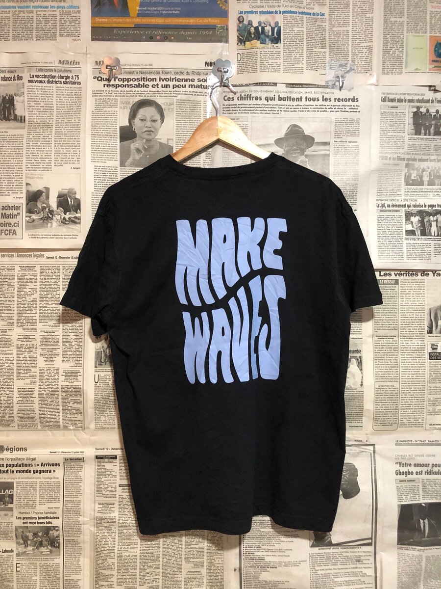 T-shirt noir "Make Waves"