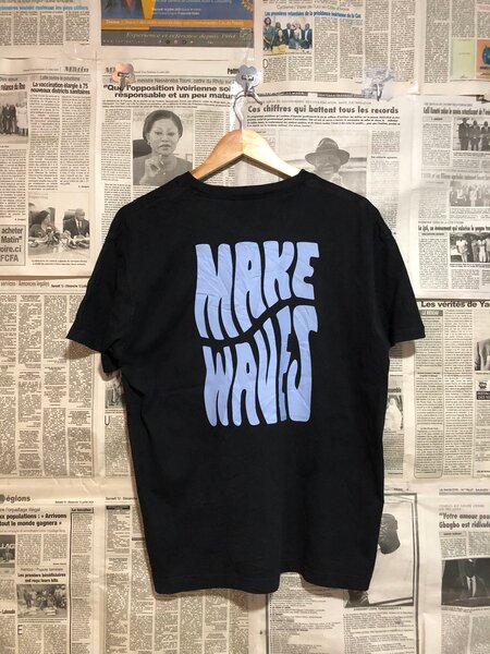 T-shirt noir "Make Waves"