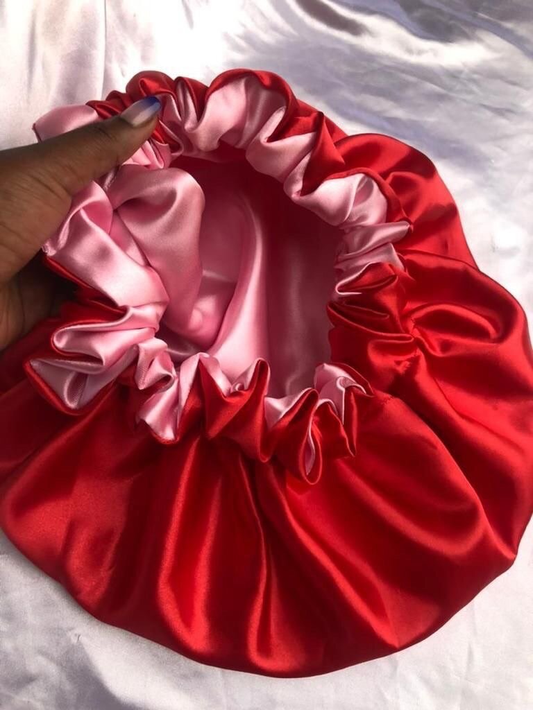 Bonnet en satin réversible chic