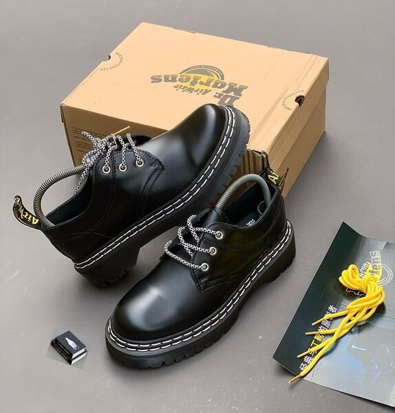 Chaussures noires robustes unisexes