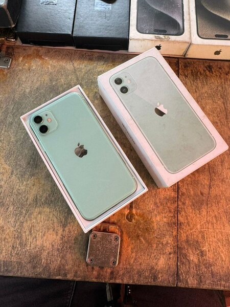 iPhone 11 64G tout passe propre 125,000