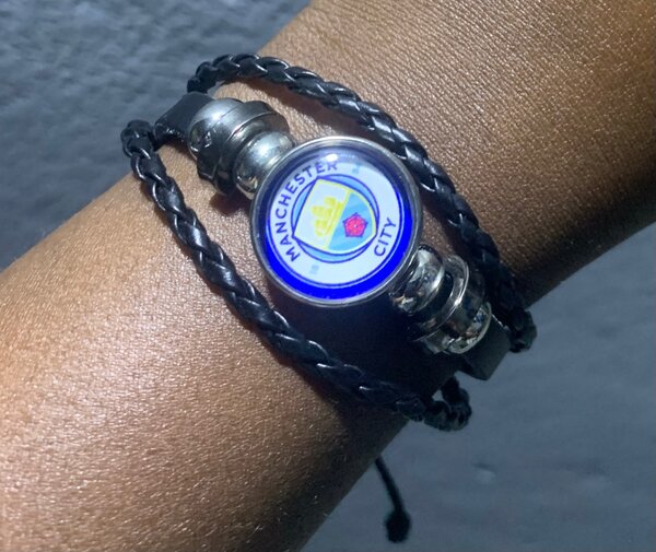 Bracelet en cuir avec drapeau