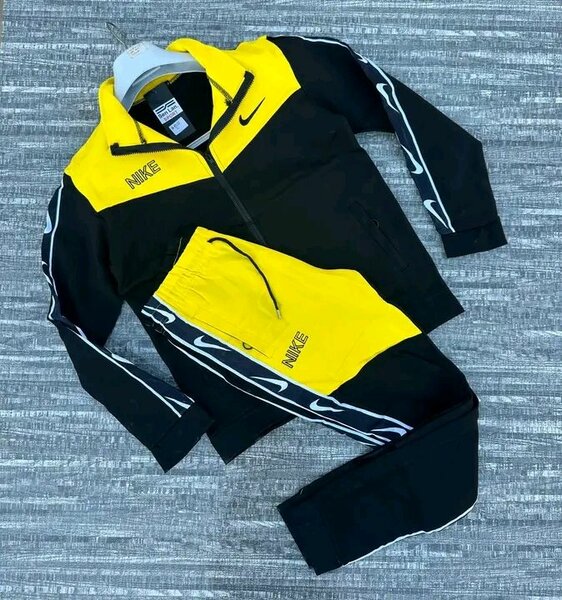 Ensemble jogging sportif