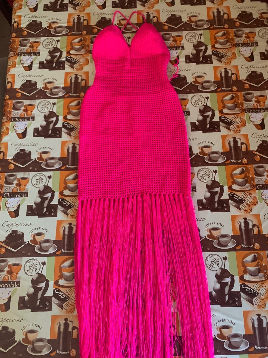 Robe rose frangée élégate