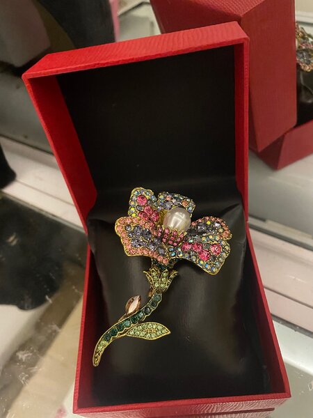 Statement brooch