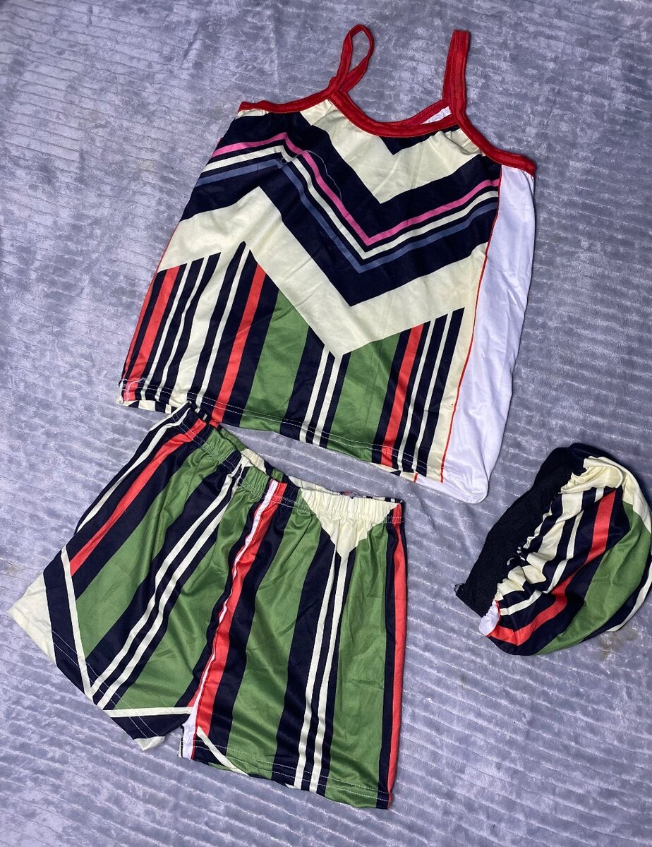 Pyjama d'été à rayures colorées