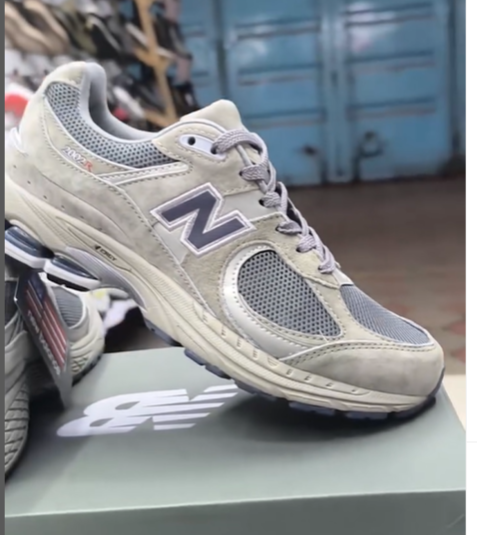 New Balance 2002R