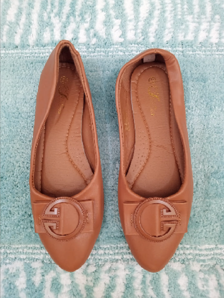 Adult's shoes 