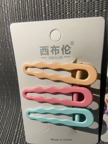 Épingles à cheveux colorées