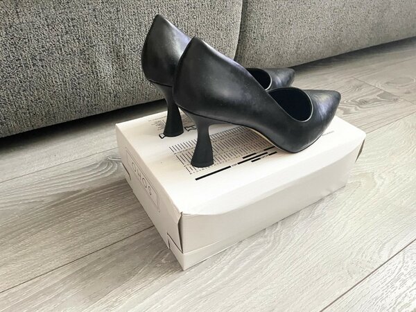 Dress shoe