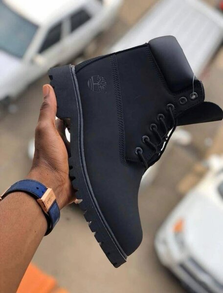 Bottes noires robustes homme