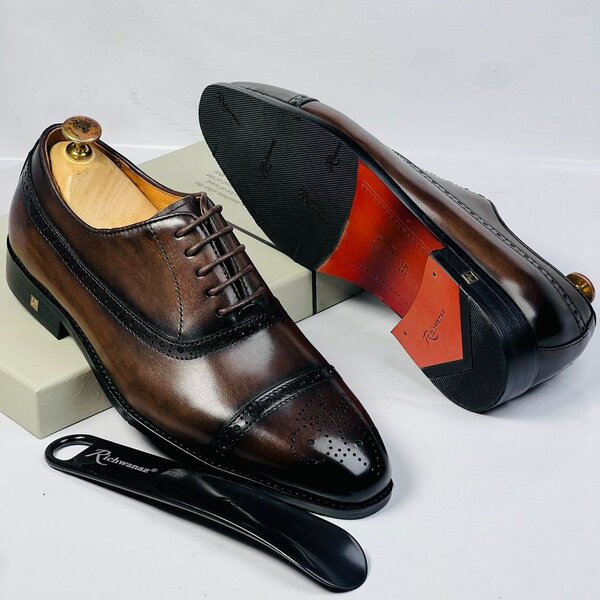 Solid leather shoes