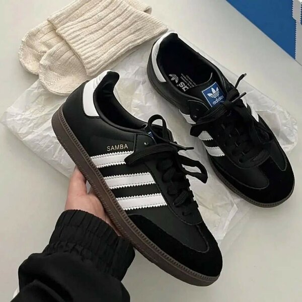 ADIDAS SAMBA BLACK AND WHITE