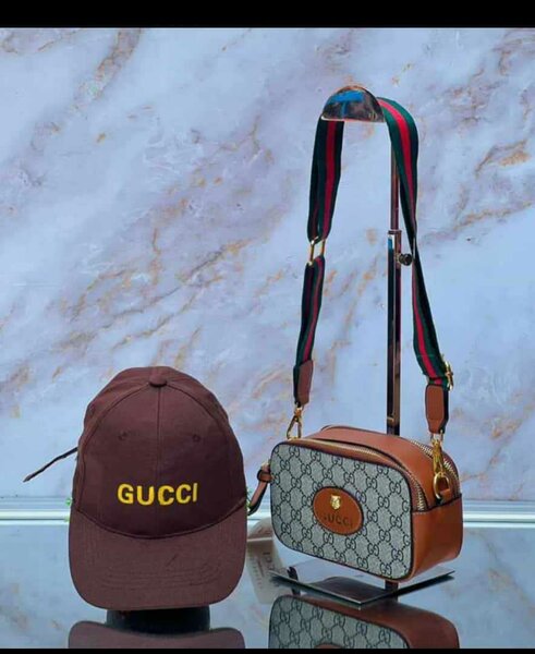 Bag with hut