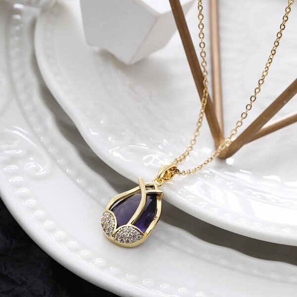 Lady’s necklaces 