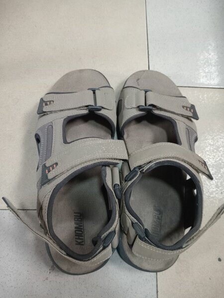 Khombu men's sandals