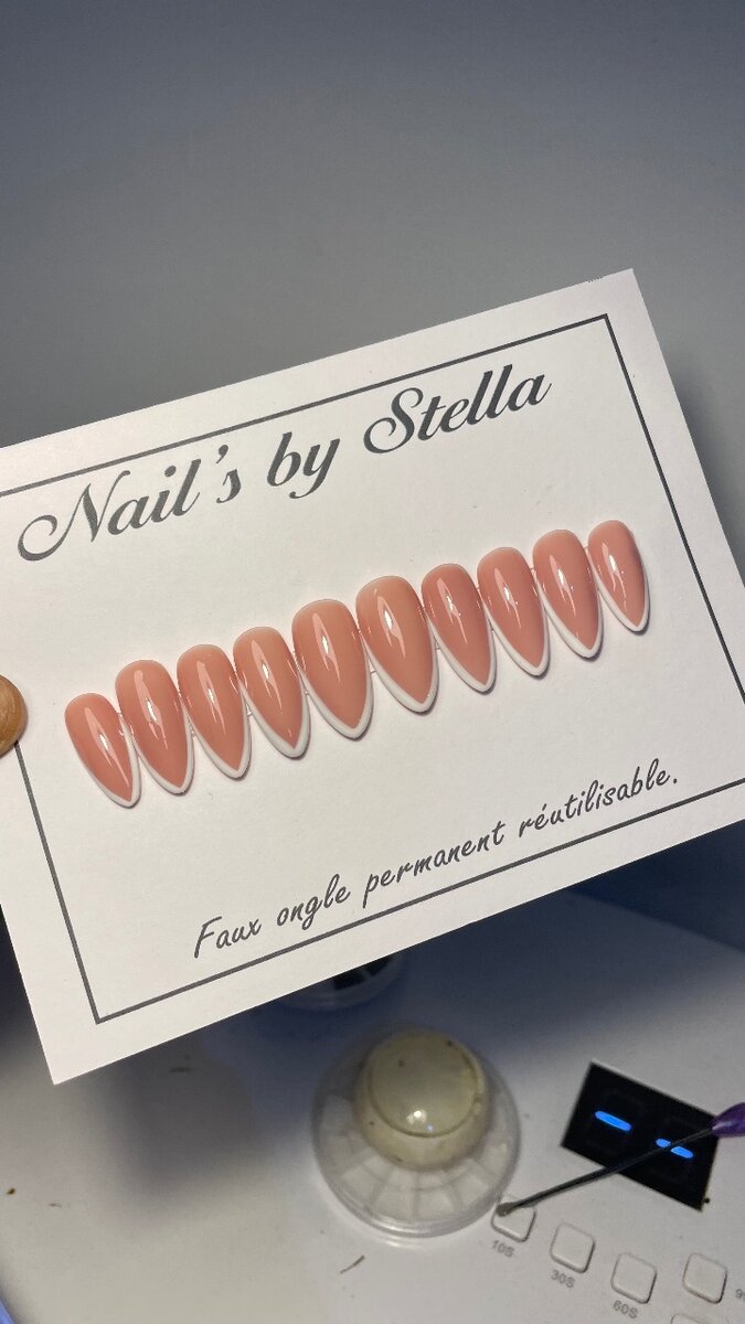 Press on nails
