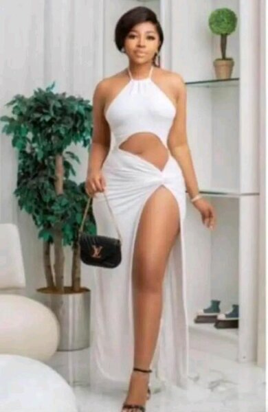 Robe élégante à une épaule