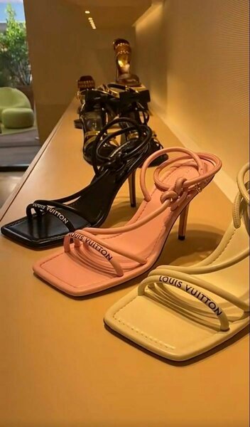 HEELS