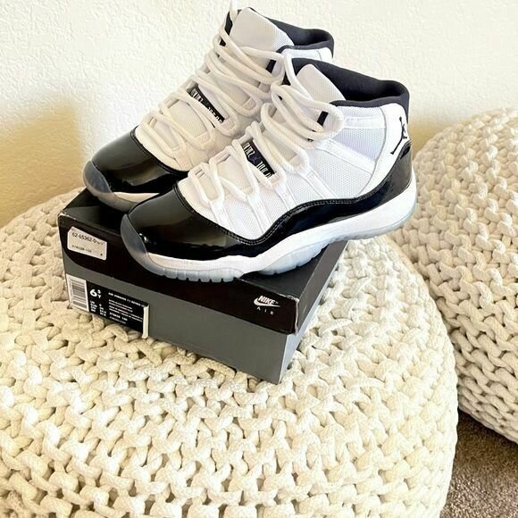 JORDAN 11