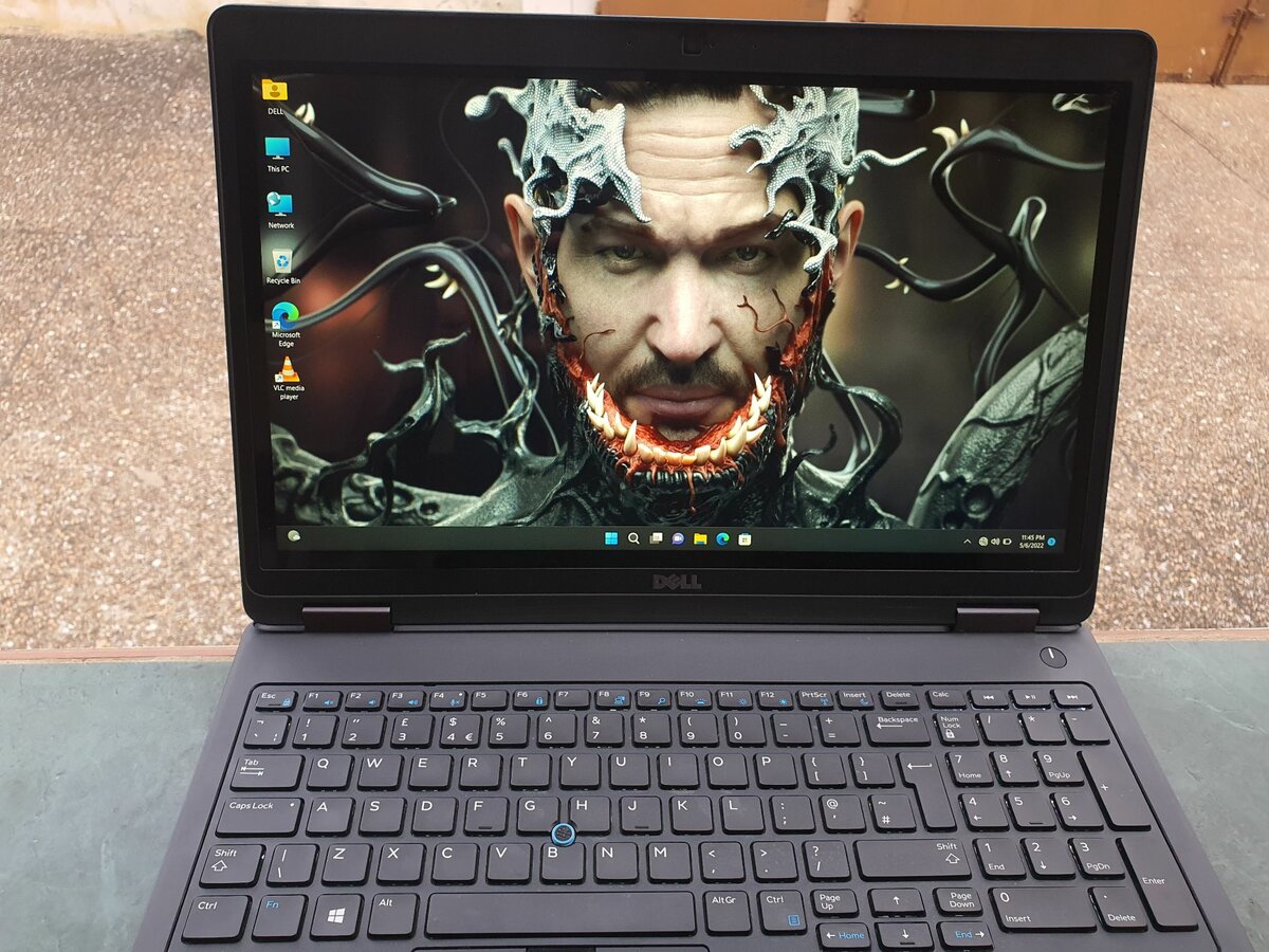 Latitude E5570
