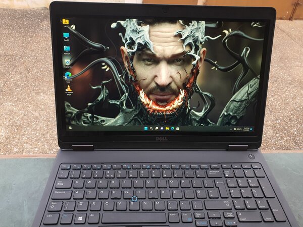 Latitude E5570