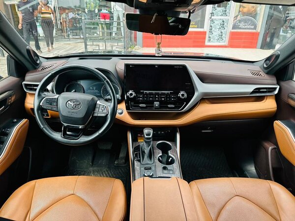Automobile