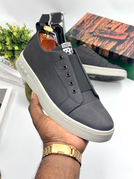 TIMBERLAND  BLACK AND GREY