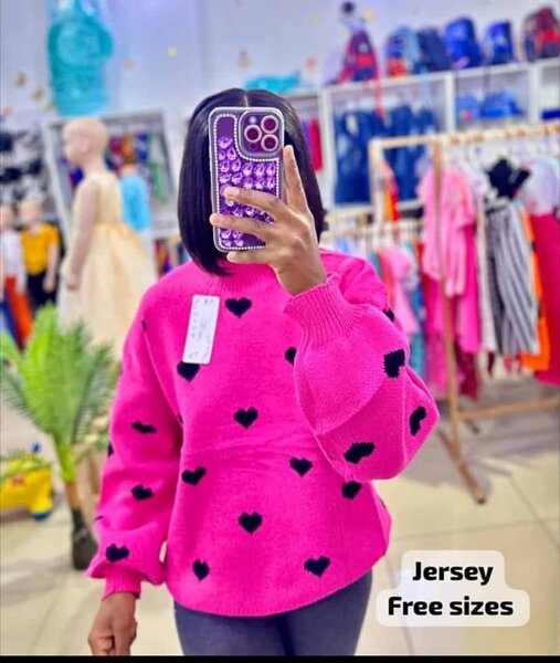 Free size sweater 