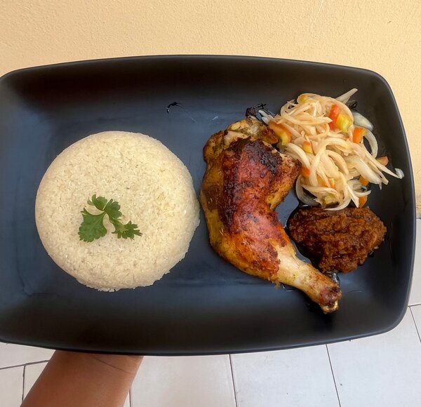 Poulet braisé ( 1/4) + Attieke