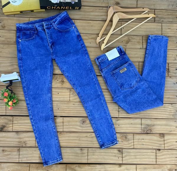 AUTHENTIC JEANS