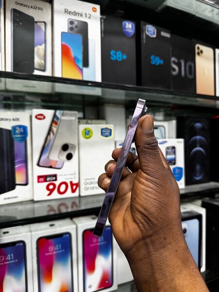 iPhone 14 pro Casi neuf