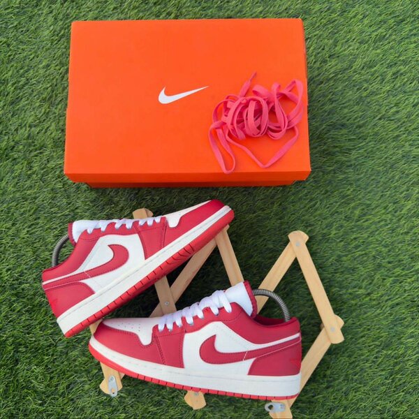 Baskets Nike rouges et blanches