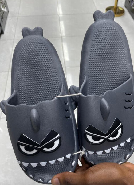 Chaussons requin amusants