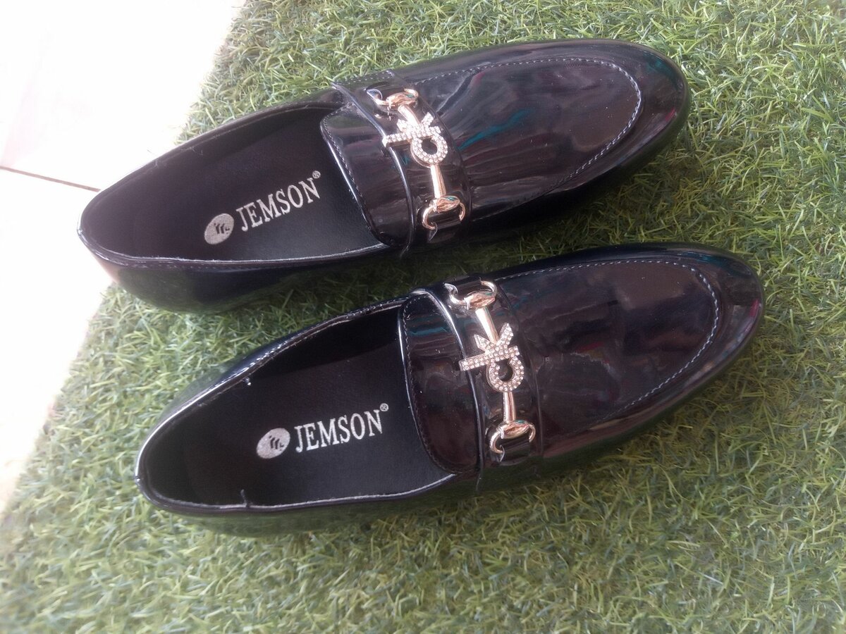 Dressing shoes