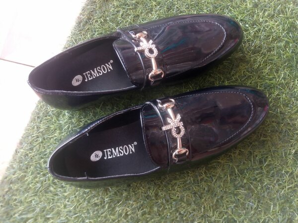 Dressing shoes