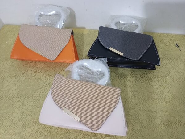 Pochette élégante en cuir