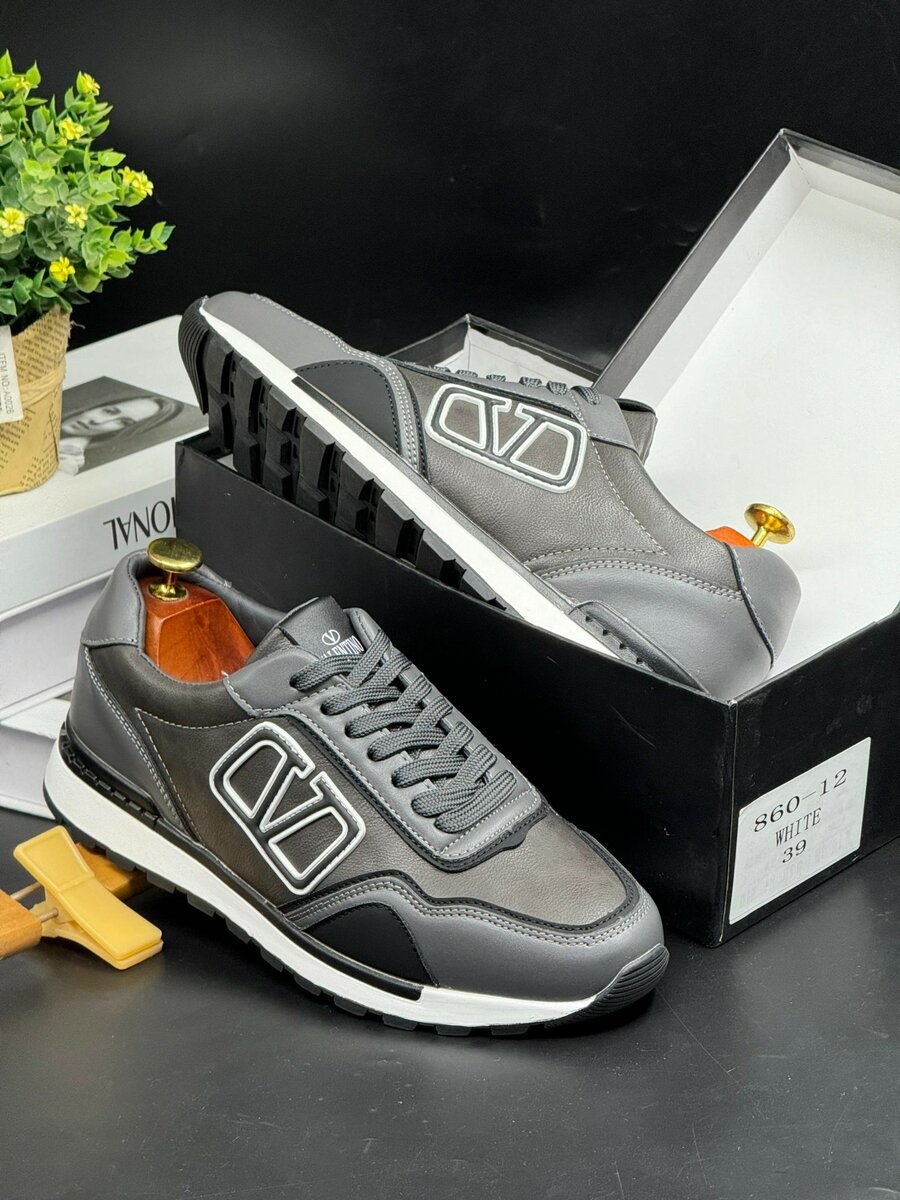 Mens sneakers