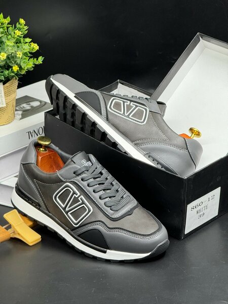Mens sneakers