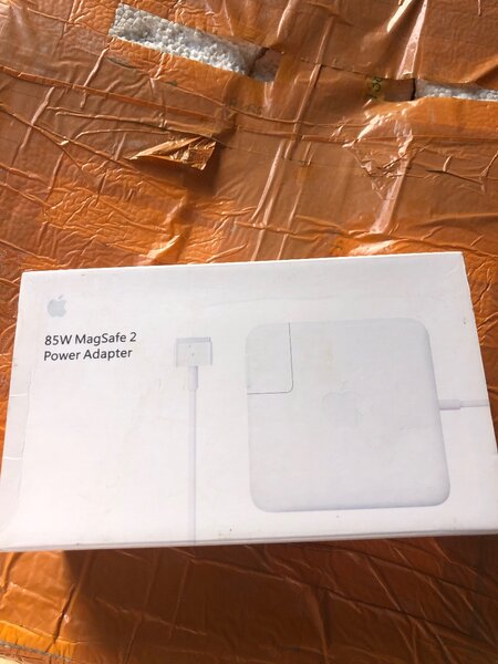 MACBOOK CHARGER